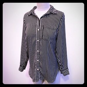 OLD NAVY 🤩 one size fits all (XS-L) BUTTON DOWN